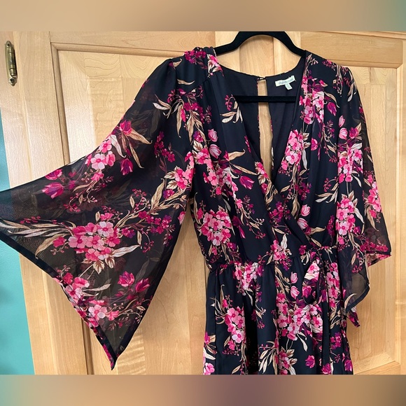 Flowy Floral Romper - Picture 3 of 4